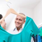 ¿Dónde puedo donar ropa para adultos mayores?