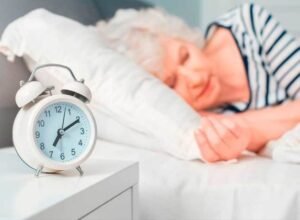 Hábitos de sueño saludables en personas mayores